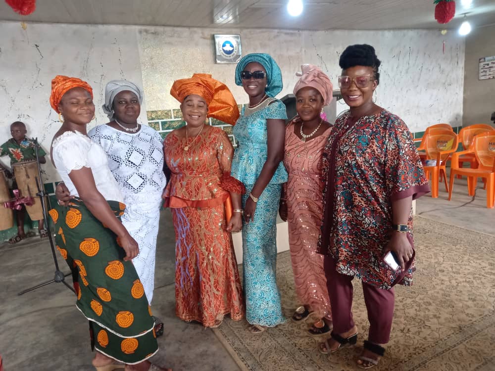Moi with members of RCCG, Jesus Court Assembly in Gberigbe, Ikorodu